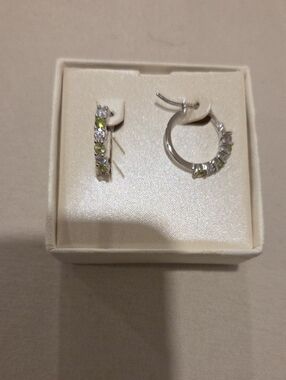 NWOT Peridot And Sapphire Hoop Earrings